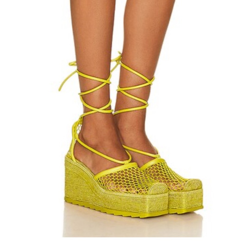 Like new bottega venetta wedges size 37